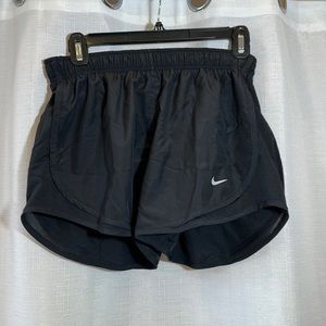 Nike women’s dry tempo shorts